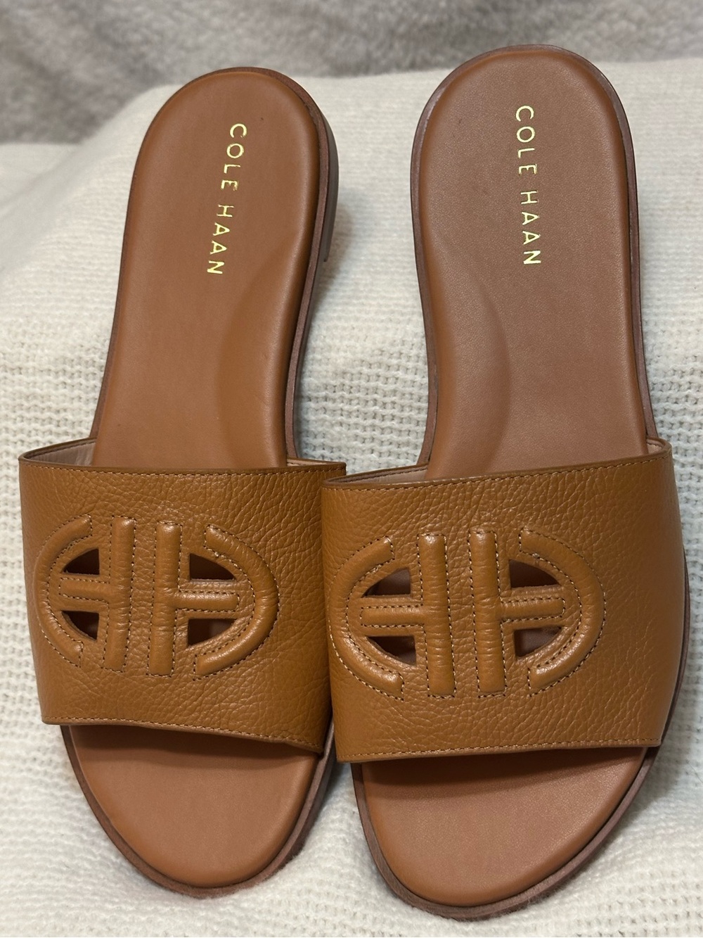 New Cole Haan women’s 9 tan camel slides sandals flats shoes slip on brown 9